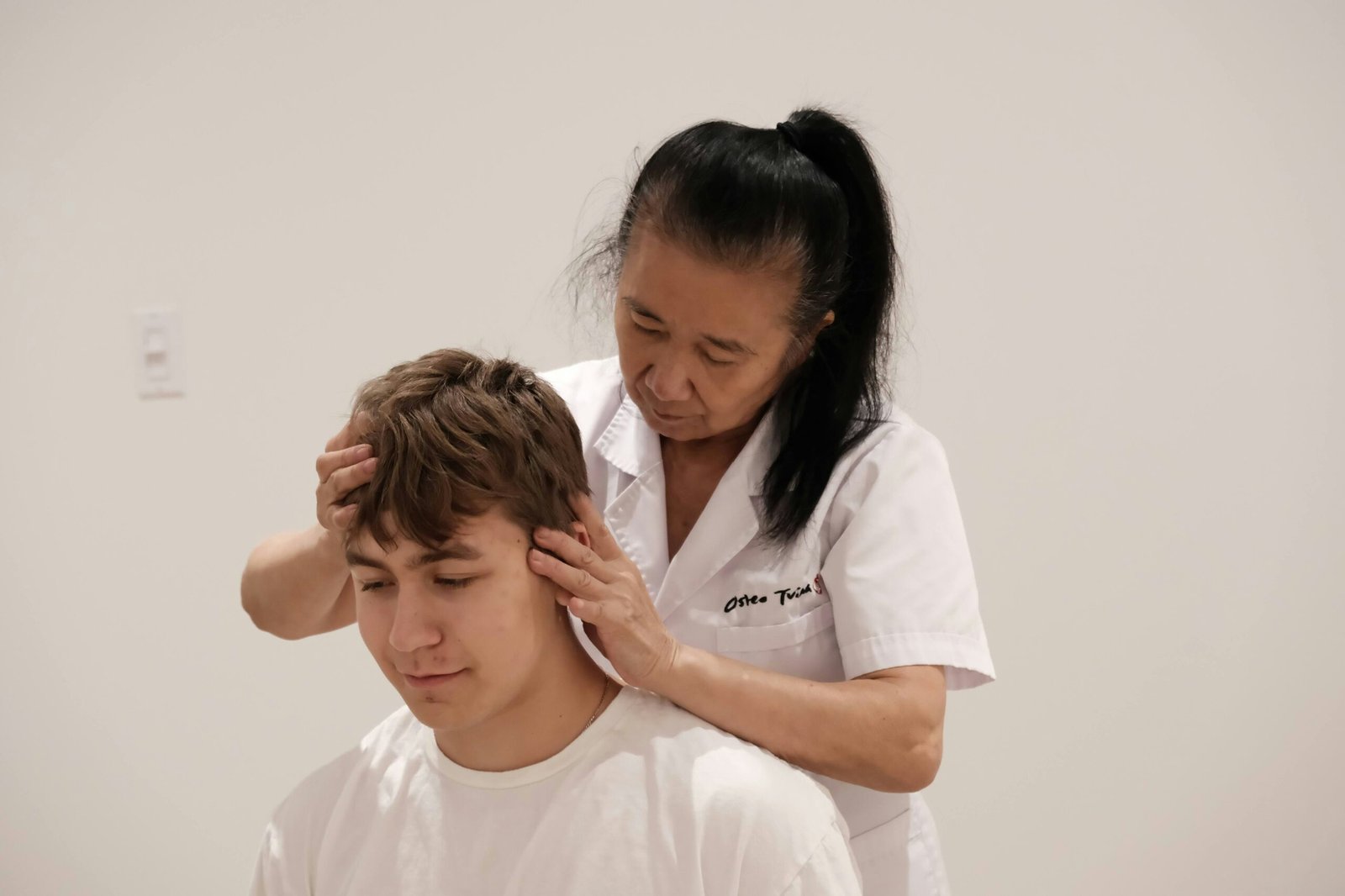 Scalp massager doing massage 
